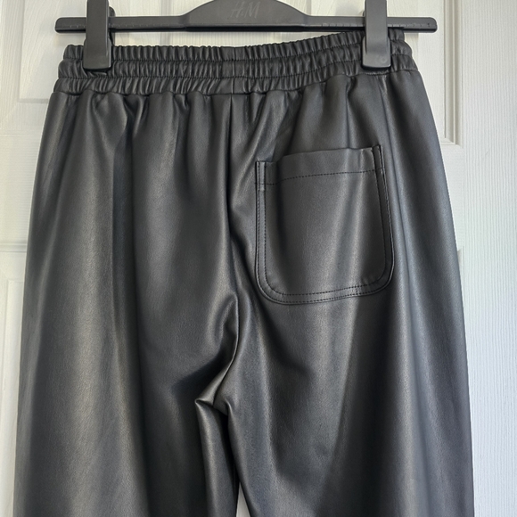🌷Faux Leather Jogger pants - Picture 6 of 8